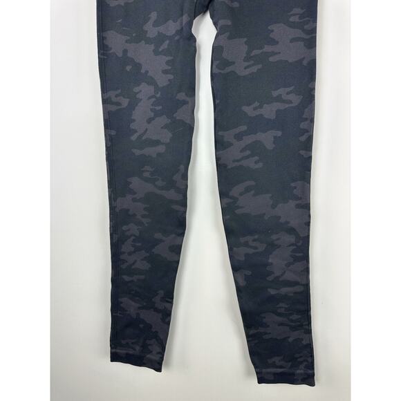 SPANX Look At Me Now Seamless Camo Print Leggings Comfort Stretch Spanx Small - Picture 4 of 10